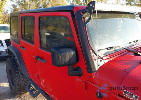 2013 Jeep Wrangler Unlimited Sahara z USA, uszkodzony, nr VIN 1C4BJWEG4DL673893